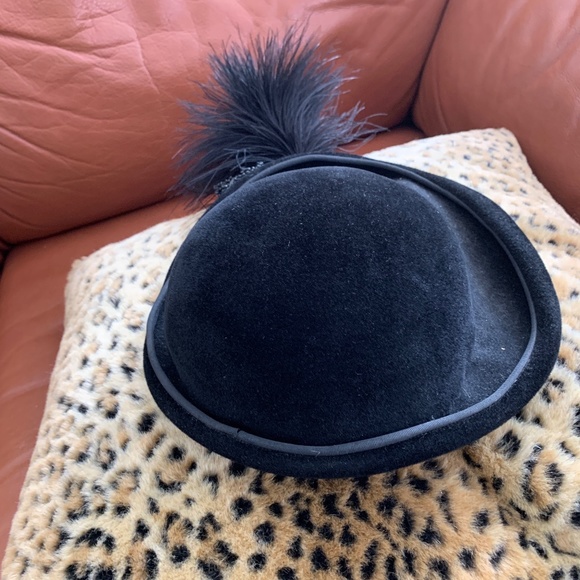Vintage 1940s Saks Fifth Avenue Black Hat Wool with Feather and Beading - Picture 11 of 16